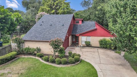 Photo of 6614 Vialinda Drive, Houston, TX 77083 (MLS # 35023829)