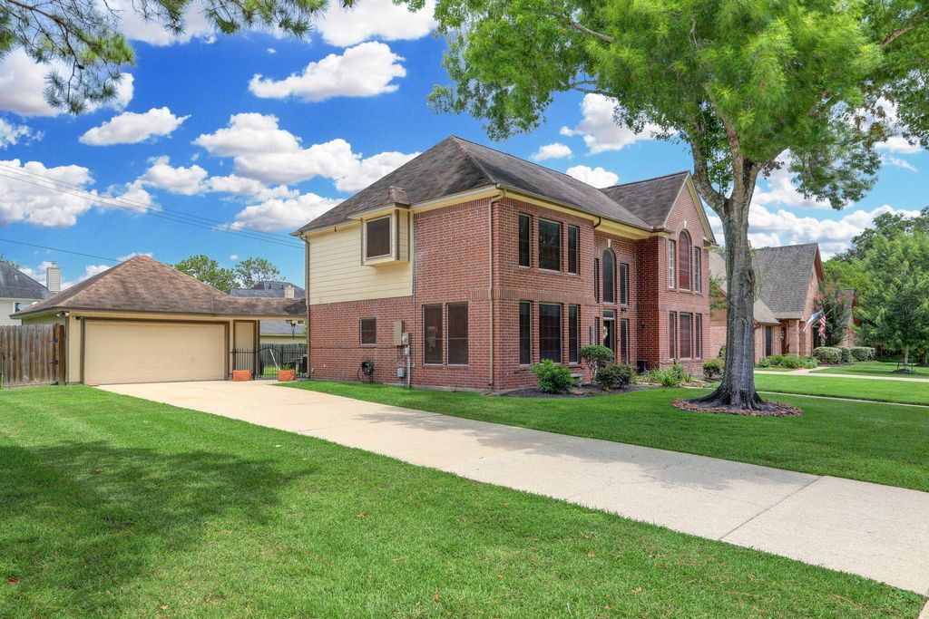Photo of 1611 Falcon Ridge Boulevard, Friendswood, TX 77546 (MLS # 14826531)