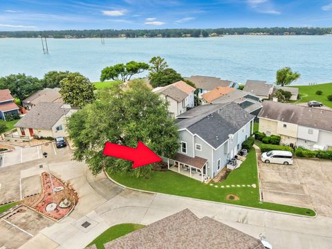 Photo of 116 April Point Drive N, Conroe, TX 77356 (MLS # 27118578)
