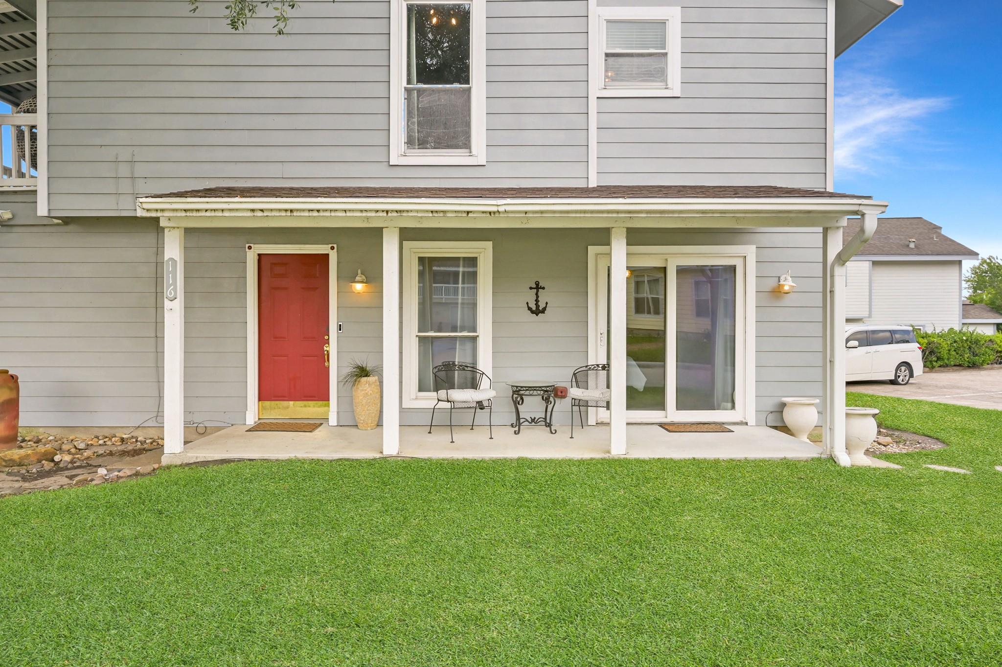 116 April Point Drive N