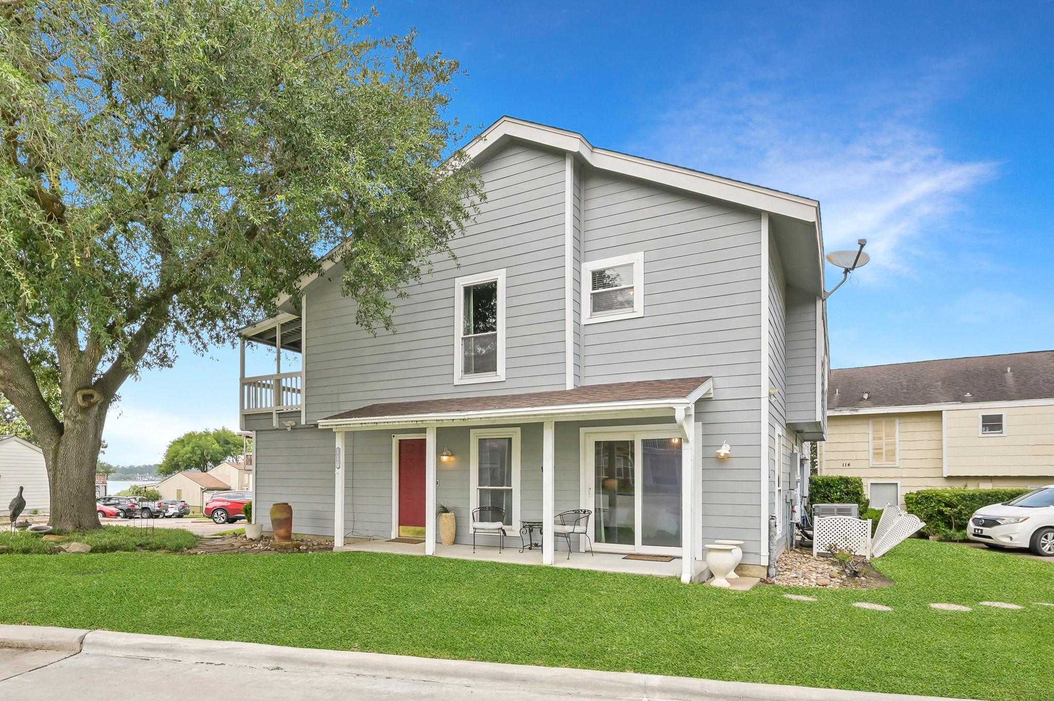 116 April Point Drive N