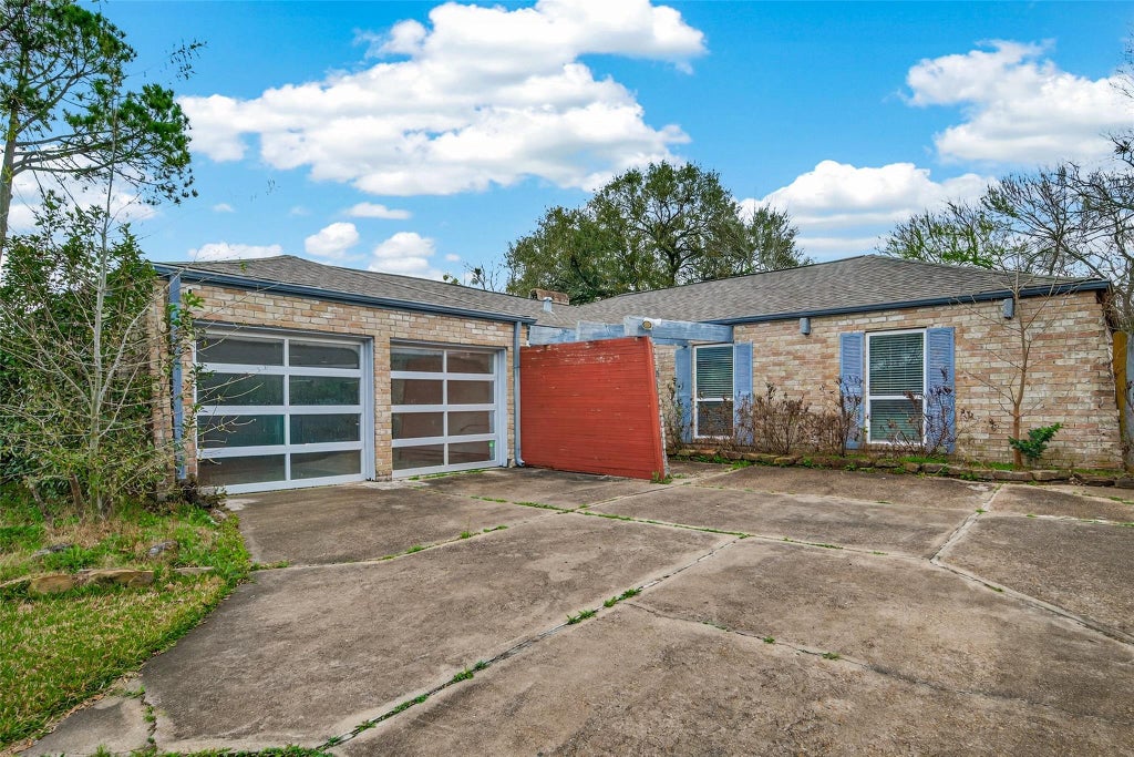 Photo of 2130 Round Lake Drive, Houston, TX 77077 (MLS # 63735072)