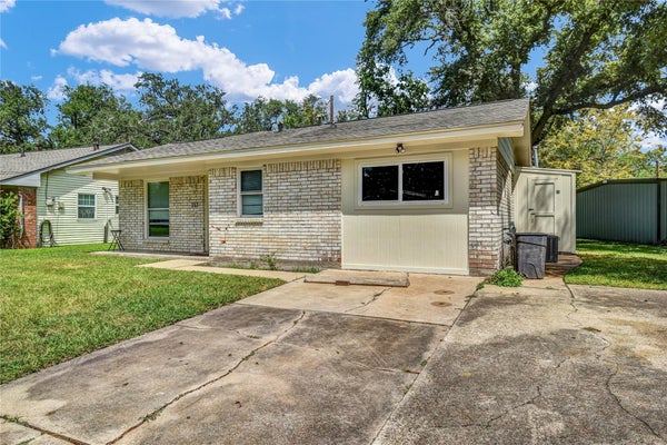 253 N SHANKS ST, CLUTE, TX 77531 - Image ae4ba7201ee3fb3eae5be2a259411c74/2874437368