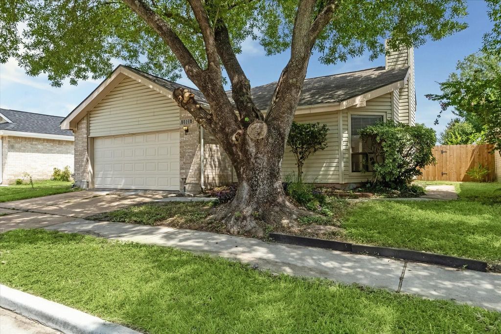 Photo of 13534 Clarewood Drive, Houston, TX 77083 (MLS # 6697982)