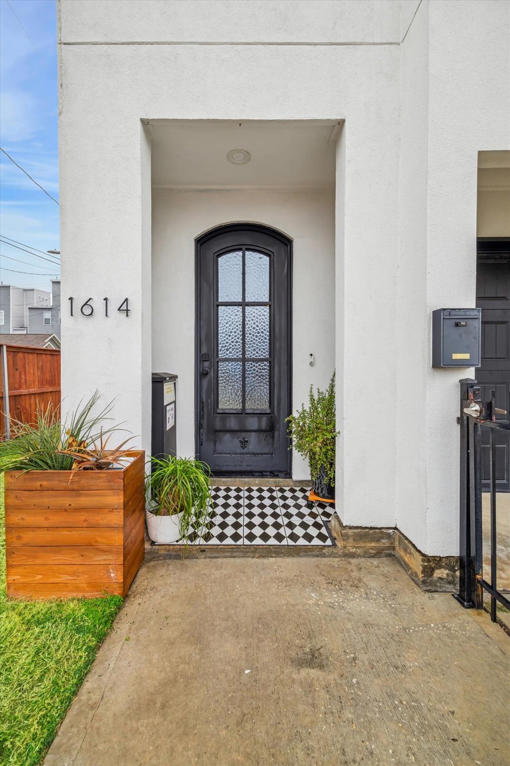 1614 Sampson Street
