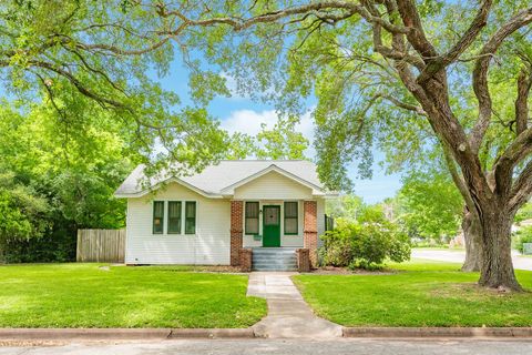 Photo of 202 10th Avenue N, Texas City, TX 77590 (MLS # 38703612)