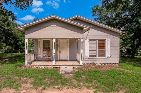 Photo of 2719 Old Houston Road, Huntsville, TX 77340 (MLS # 58431059)