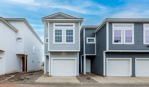 Townhouse For Sale - 18834 Elegance Avenue<br/> Spring, TX 77379