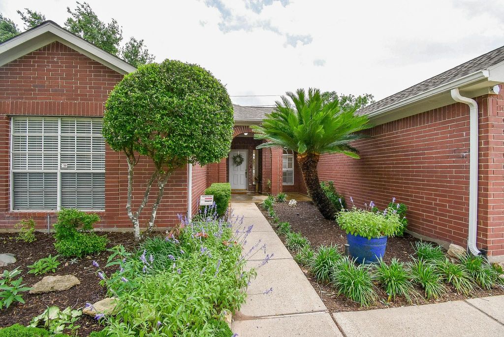 Photo of 12918 Mills Bend Street, Houston, TX 77070 (MLS # 2166570)