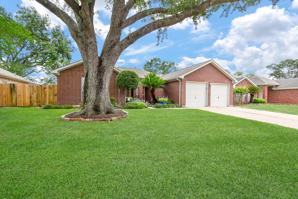 Photo of 12918 Mills Bend Street, Houston, TX 77070 (MLS # 2166570)