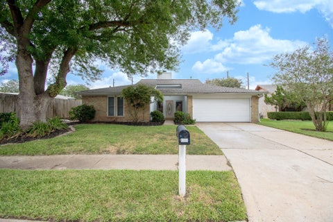Photo of 2507 Sage Brush Lane, Sugar Land, TX 77479 (MLS # 65576762)