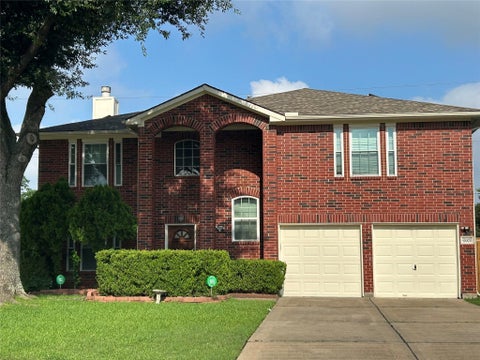 Photo of 6005 Chatham Woods Drive, Houston, TX 77084 (MLS # 71151523)