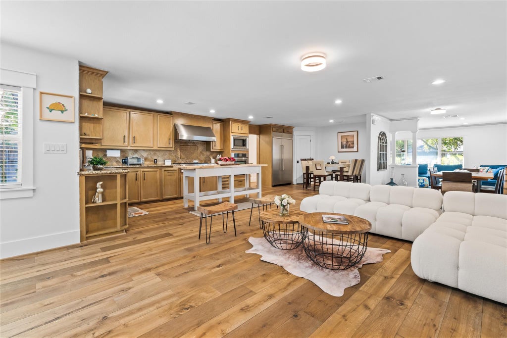Photo of 3902 Colquitt Street, Houston, TX 77027 (MLS # 34773847)
