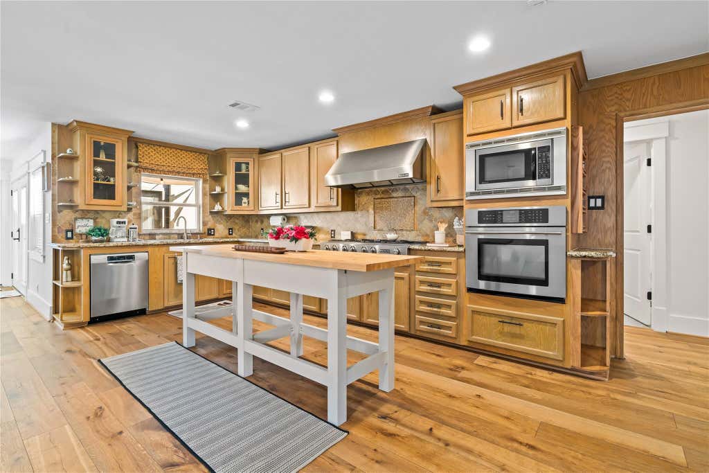 Photo of 3902 Colquitt Street, Houston, TX 77027 (MLS # 34773847)