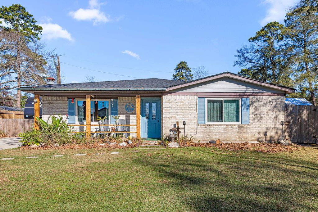 Photo of 227 Glencroft Court, Huffman, TX 77336 (MLS # 80942175)