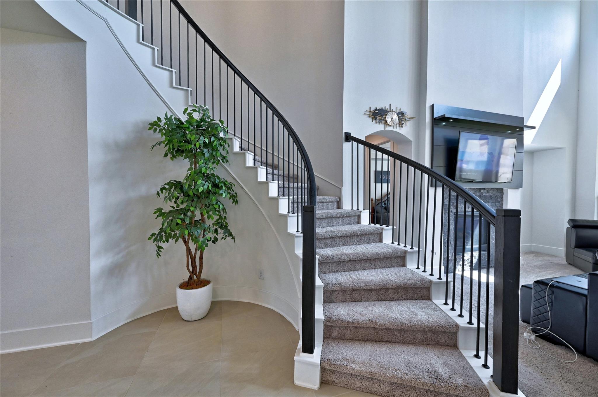 6211 Shore Ridge Court