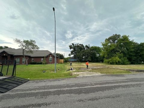 Photo of 1121 Theresa Street, Houston, TX 77051 (MLS # 89066112)