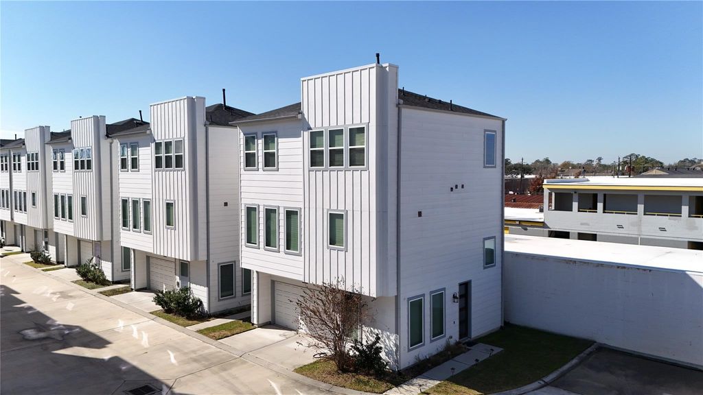 Photo of 1743 Cove Crescent Court, Houston, TX 77055 (MLS # 9448440)