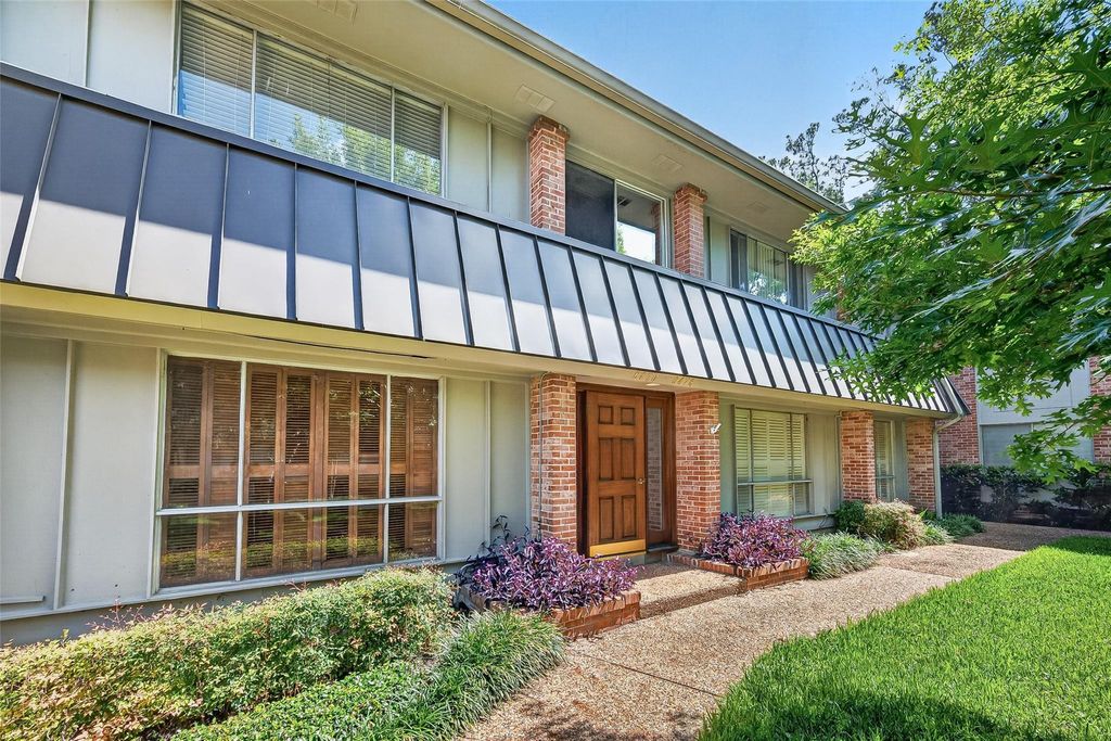 Photo of 6470 Bayou Glen Road #6470, Houston, TX 77057 (MLS # 21778885)