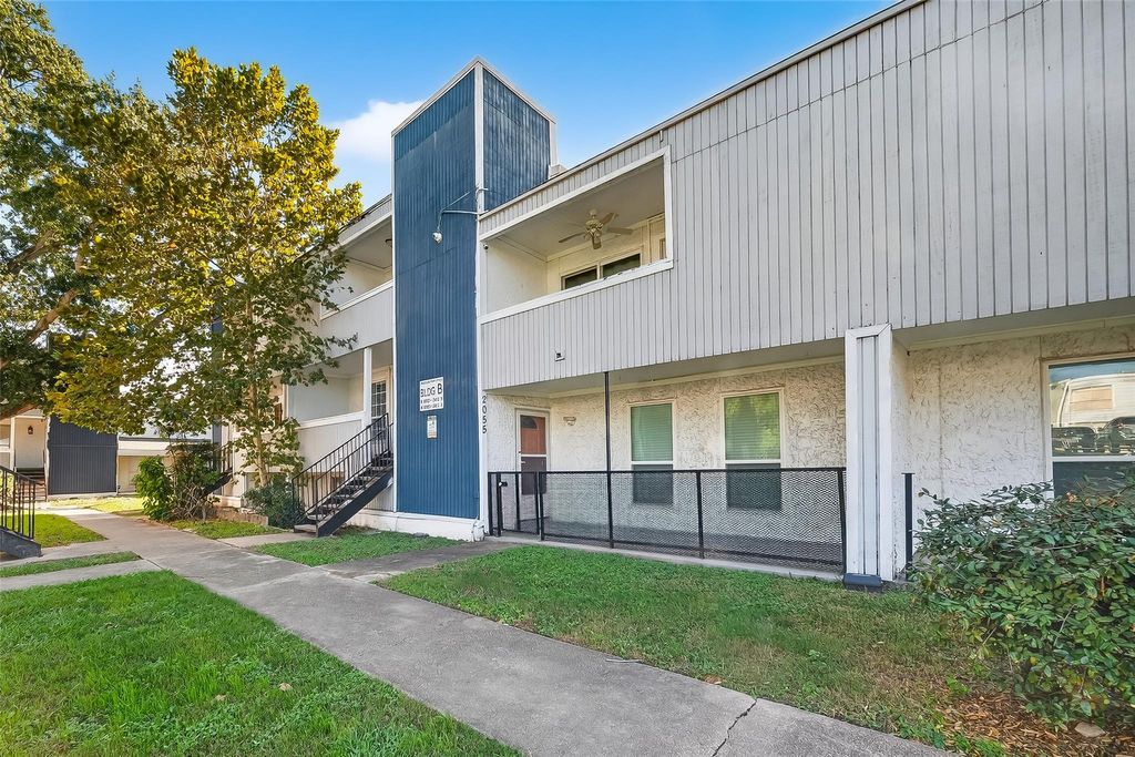 Photo of 781 Country Place Drive #2054, Houston, TX 77079 (MLS # 78157447)