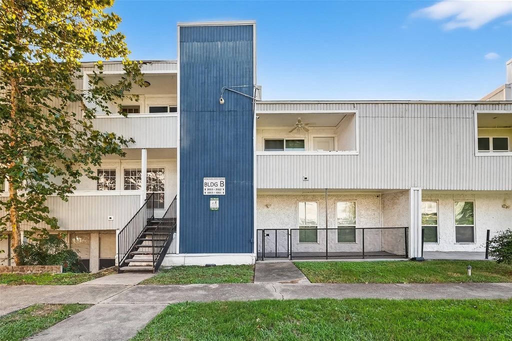 Photo of 781 Country Place Drive #2054, Houston, TX 77079 (MLS # 78157447)