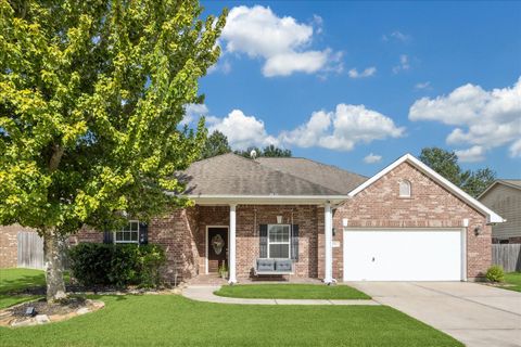 Photo of 216 E Lantana Circle, Sealy, TX 77474 (MLS # 37132581)