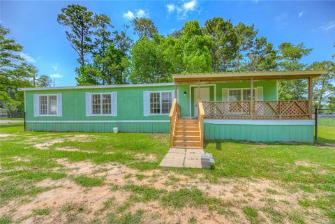 Tiny photo for 203 S Canyon Drive, Onalaska, TX 77360 (MLS # 38087462)