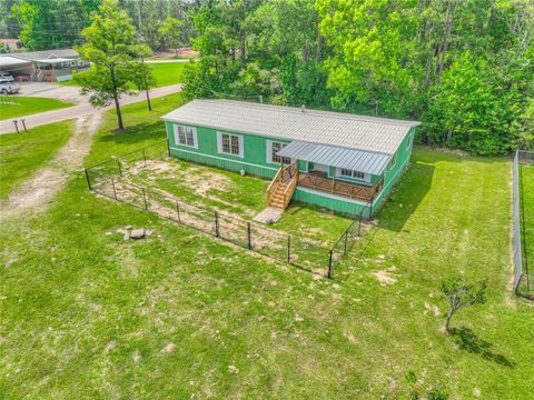 Tiny photo for 203 S Canyon Drive, Onalaska, TX 77360 (MLS # 38087462)