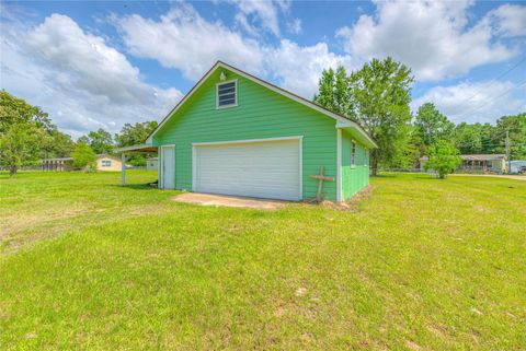 Tiny photo for 203 S Canyon Drive, Onalaska, TX 77360 (MLS # 38087462)