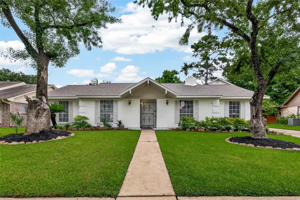 Photo of 5207 Bent Bough Lane, Houston, TX 77088 (MLS # 2488666)