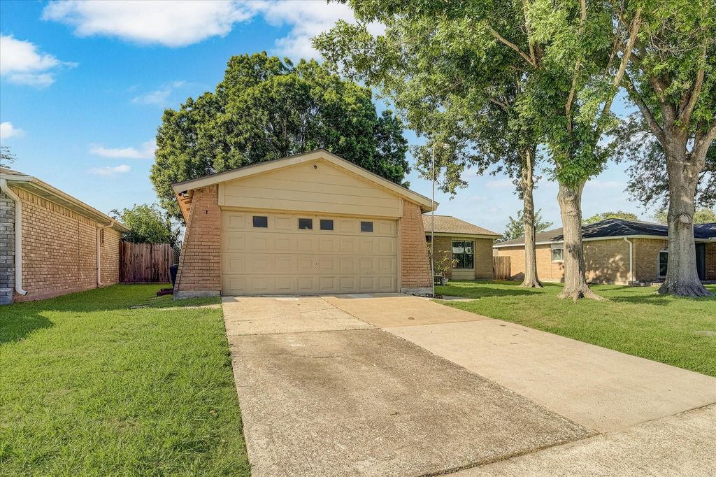 Photo of 4922 Valley View Drive, La Porte, TX 77571 (MLS # 13509191)