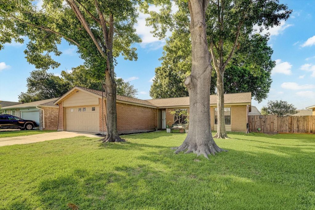 Photo of 4922 Valley View Drive, La Porte, TX 77571 (MLS # 13509191)