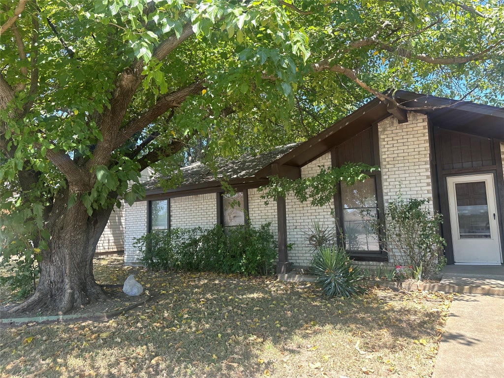 Photo of 1720 S St Augustine Drive, Dallas, TX 75217 (MLS # 87540687)