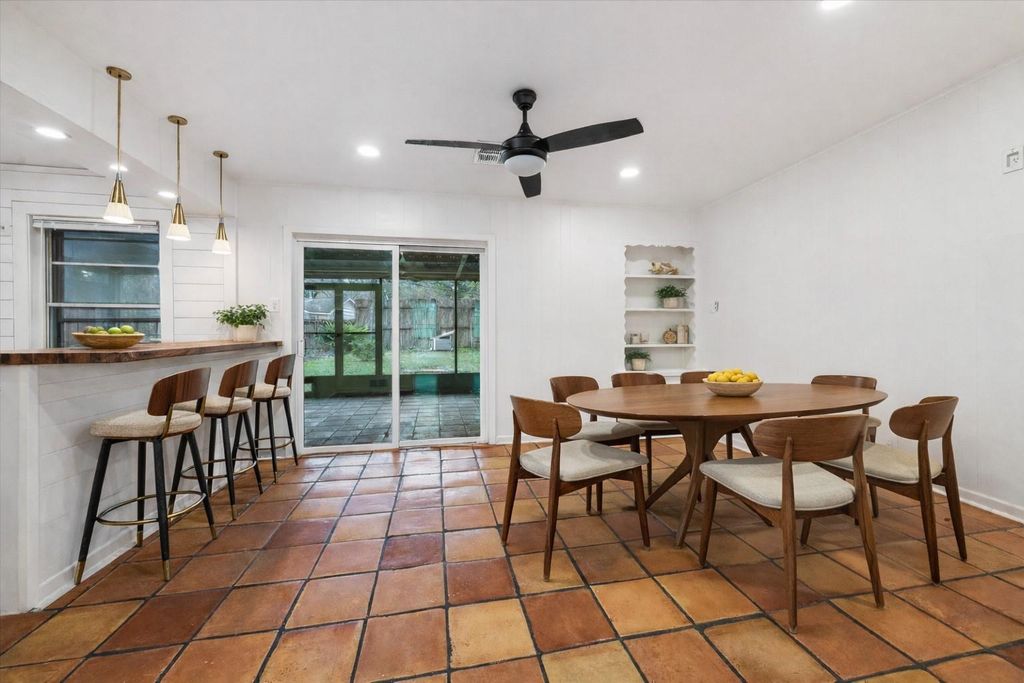 Photo of 7262 Roos Road, Houston, TX 77074 (MLS # 77948614)