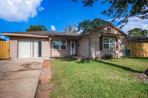 Photo of 10619 Wheaton Drive, Houston, TX 77089 (MLS # 55989833)