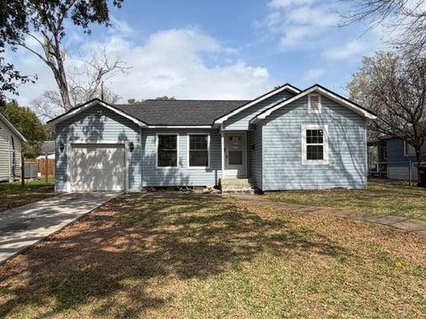 Homes For Sale - 716 E Republic Avenue<br/> Baytown, TX 77520