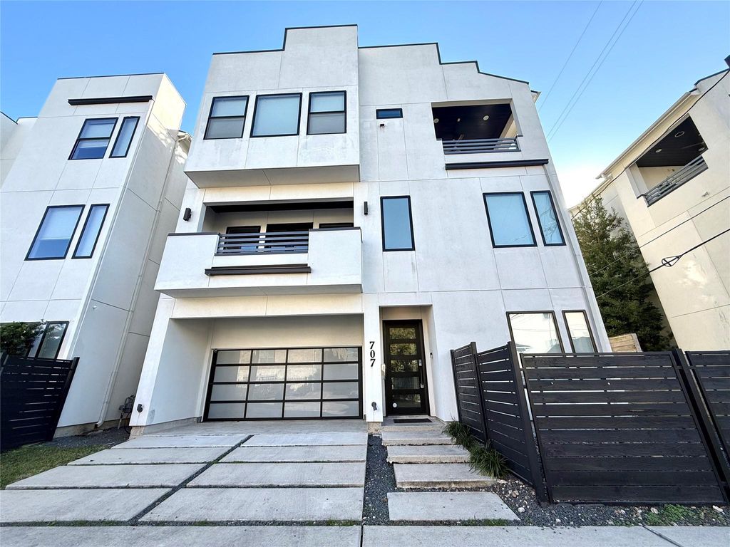 Photo of 707 W Clay Street, Houston, TX 77019 (MLS # 12874286)