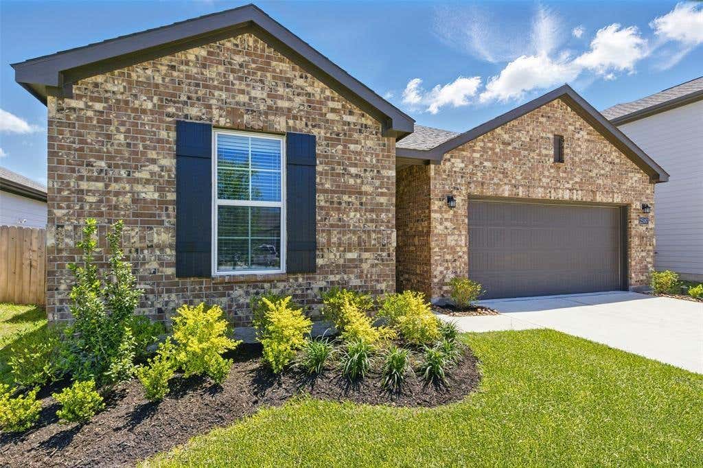 Photo of 25187 Leather Leaf Ct CT, Montgomery, TX 77316 (MLS # 70410128)