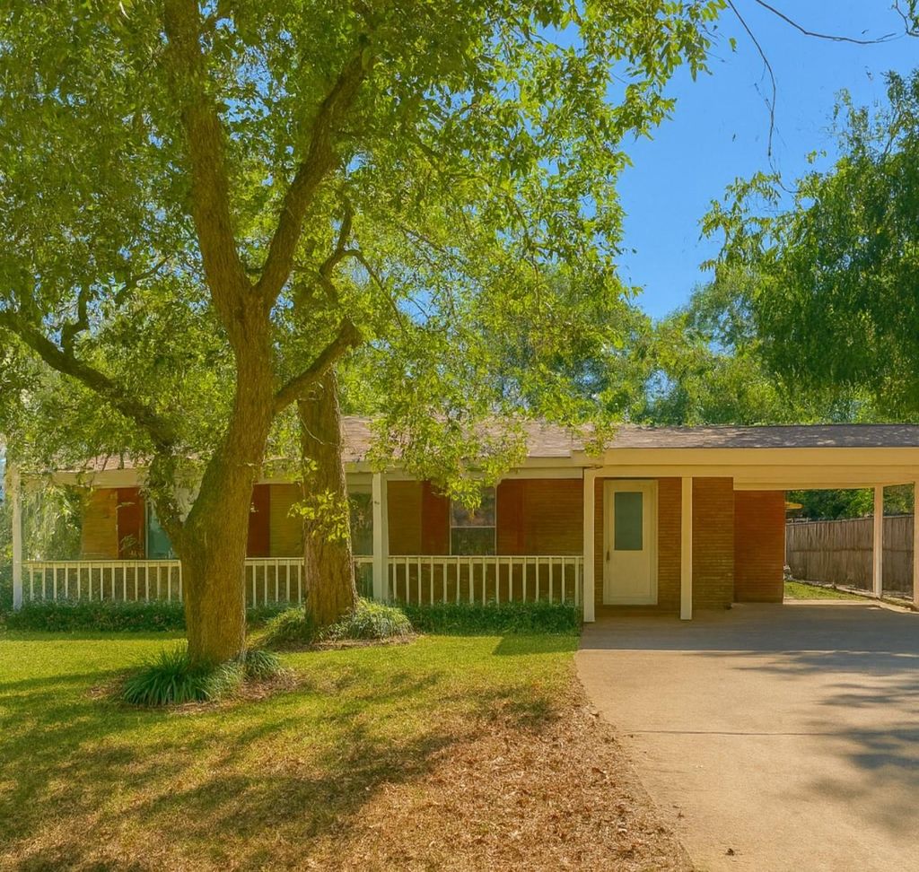 Photo of 432 Young Street, Livingston, TX 77351 (MLS # 14426108)