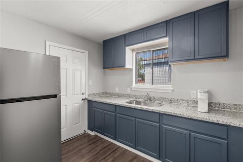 Photo of 5718 Pickfair St #4, Houston, TX 77026 (MLS # 72401889)