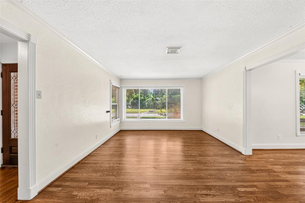Photo of 5262 Briarbend Drive, Houston, TX 77096 (MLS # 30926401)