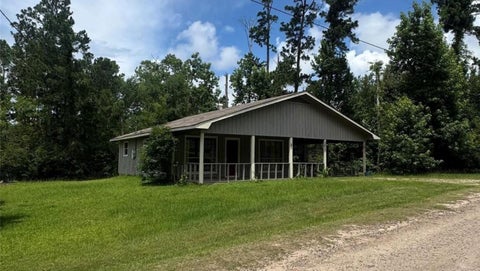 Photo of 380 Mulberry Cove, Onalaska, TX 77360 (MLS # 37498312)