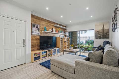 Photo of 3231 Allen Parkway #2104, Houston, TX 77019 (MLS # 83942117)