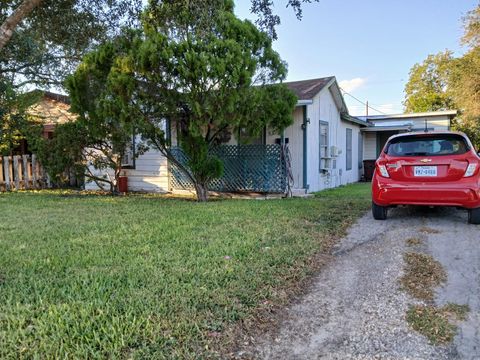 Photo of 724 E Richard Avenue, Kingsville, TX 78363 (MLS # 95926630)