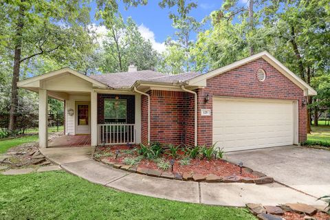 Photo of 125 E Park Drive Drive, Montgomery, TX 77356 (MLS # 89964329)