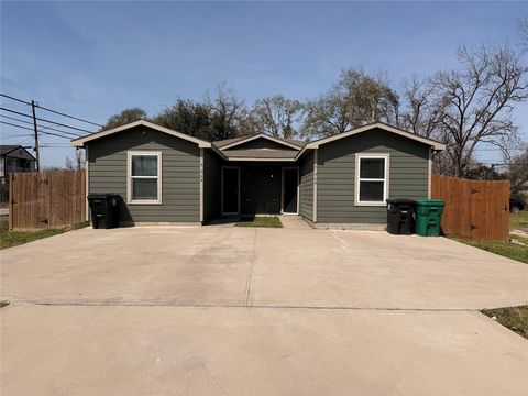 Photo of 964 Ringold Street #A, Houston, TX 77088 (MLS # 65143611)