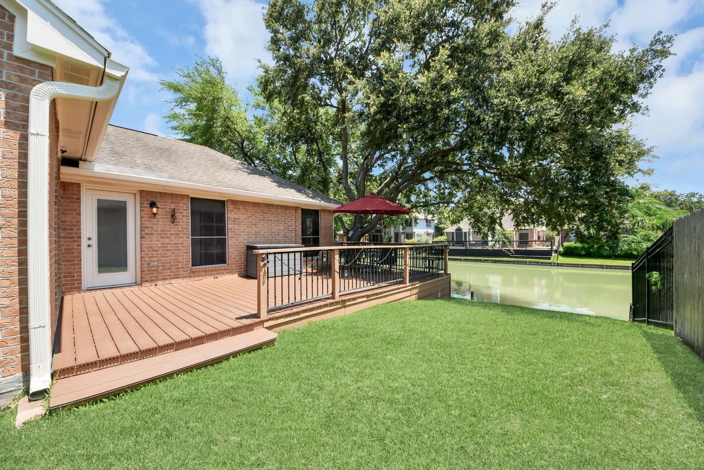 Photo of 1112 Spinnaker Way, Sugar Land, TX 77498 (MLS # 31525409)