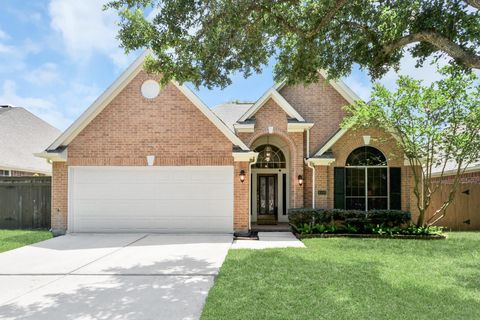 Photo of 1112 Spinnaker Way, Sugar Land, TX 77498 (MLS # 31525409)