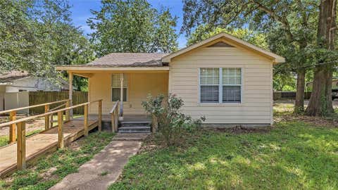 Photo of 103 N Texas Street, Madisonville, TX 77864 (MLS # 48356043)