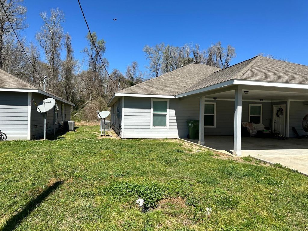 Photo of 628 Luke Street #A-B, Dayton, TX 77535 (MLS # 70411386)